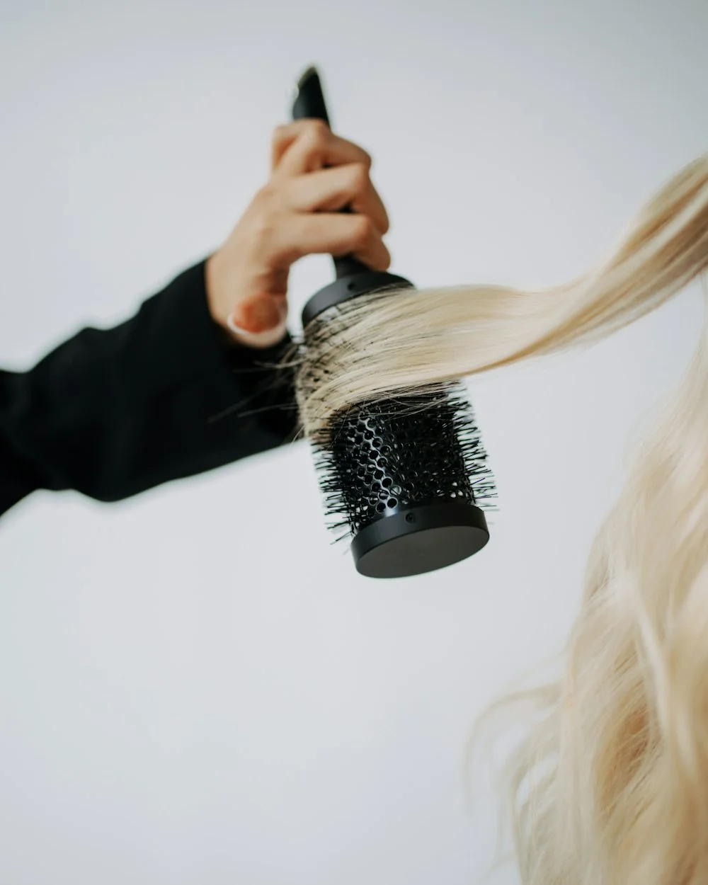 Brushing σε μακριά ξανθά μαλλιά