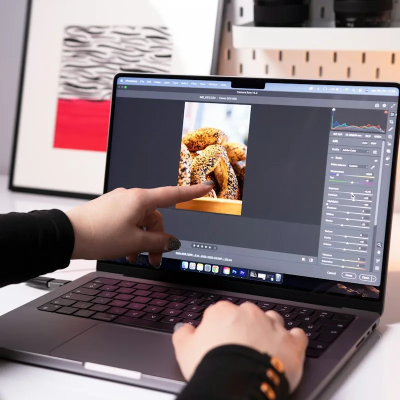 Άνθρωπος σε laptop
