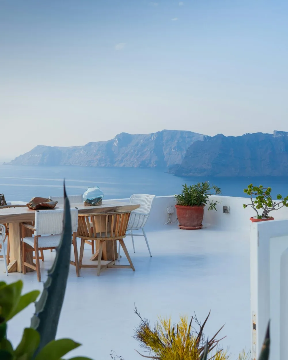 Τραπέζι και καρέκλες